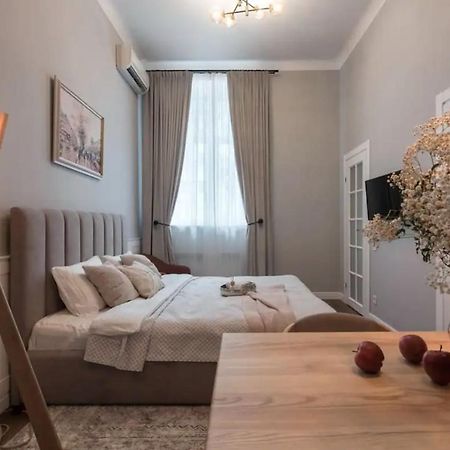 Апартаменты Hidden Gem With Its Own Private Entry At Lypky Киев Экстерьер фото